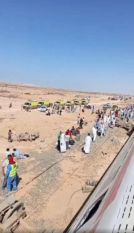 جانب من حادث انقلاب قطار الضبعة 
