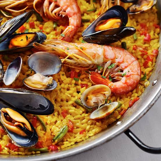 <strong>الأرز البني بفواكه البحر</strong>