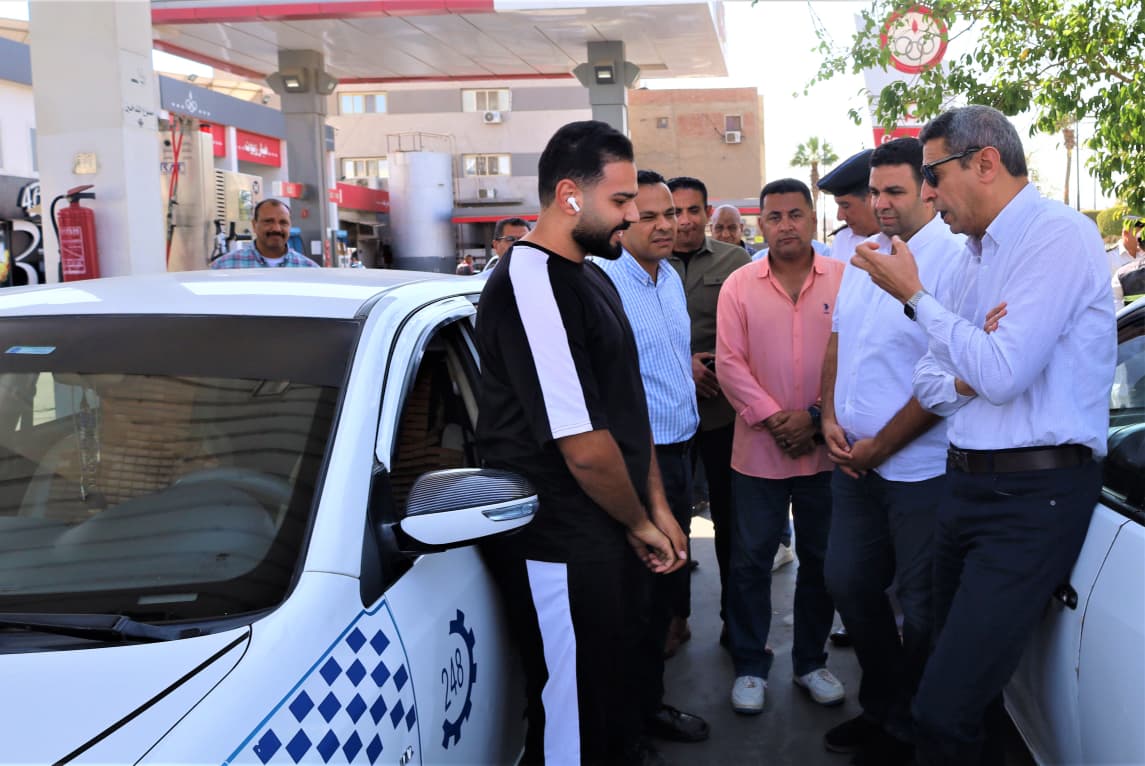 محافظ السويس يتفقد محطات الوقود<br>