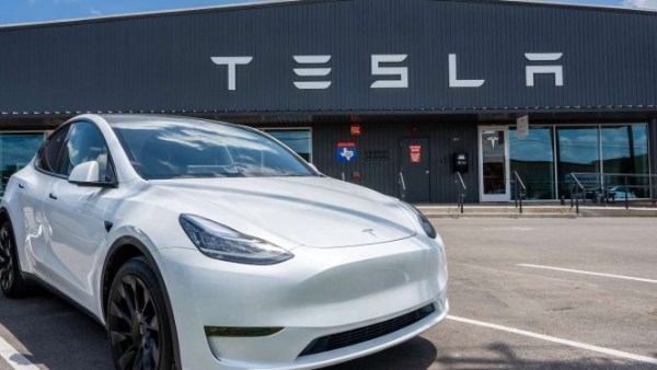 سيارة تسلا الكهربائية الجديدة