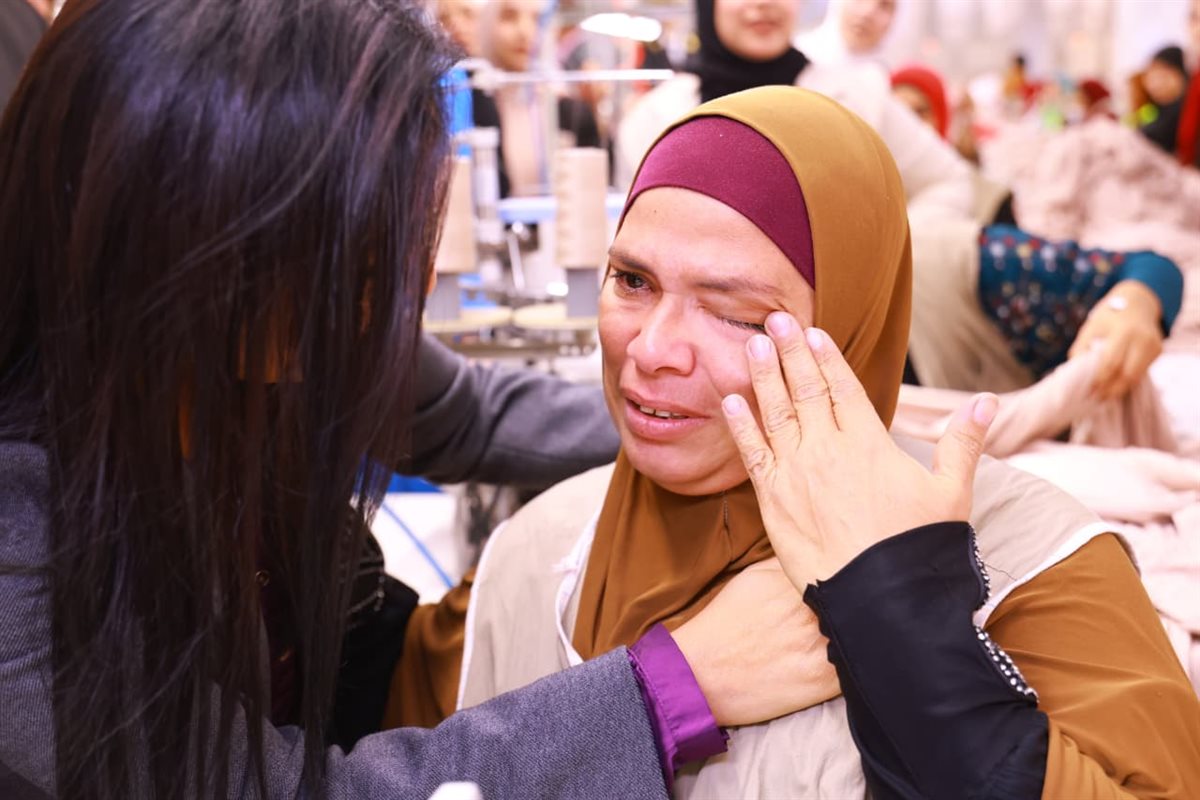 وزيرة التضامن تتفقد مشروعات مصنع الغزل بالفيوم