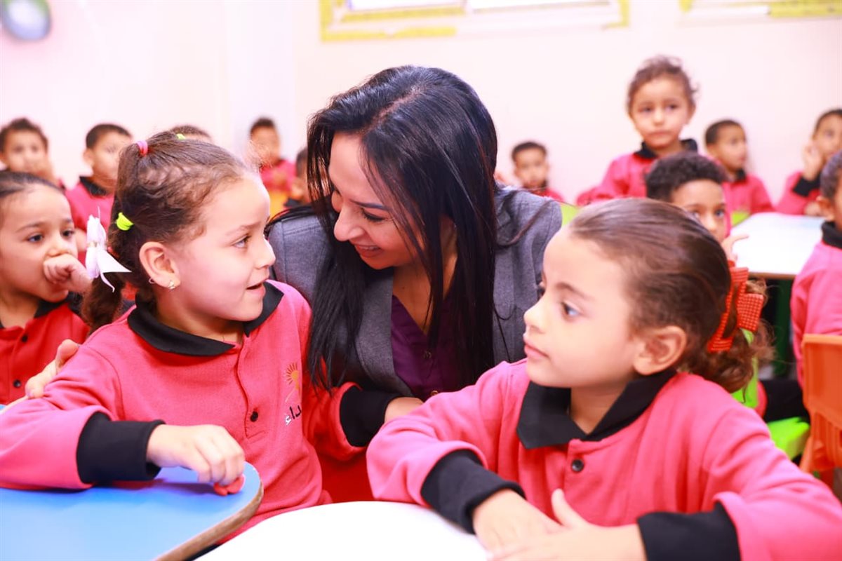 وزيرة التضامن تتفقد مشروعات مصنع الغزل بالفيوم