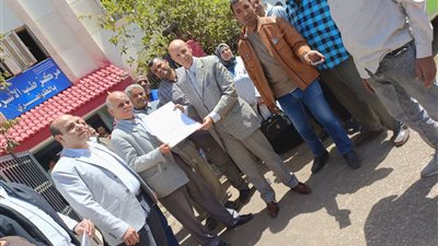 وكيل صحة الشرقية يتفقد القافلة الطبية بههيا ويكرم الآباء المثاليين