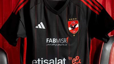 باللون الأسود.. الأهلي يعلن عن قميصه الاحتياطي الجديد