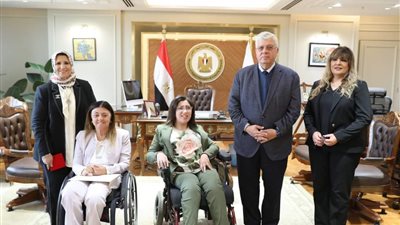 دعماً وتمكيناً لذوي الهمم.. وزير التعليم يكرم طالبة إعلام المنصورة