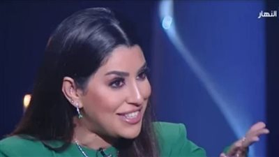 أيتن عامر: هناك رجال محترمون ومينفعش اللي جوه البيت يطلع للعلن
