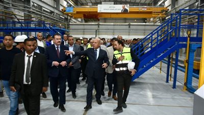 وزير النقل يتفقد مصنع الفلنكات الخرسانية بمنطقة المعصرة