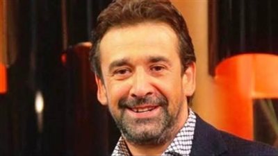 نجوم الفن ينعون كريم عبد العزيز في وفاه والدته