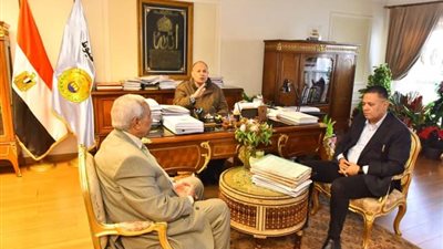 إبدأ.. محافظ أسيوط يلتقي بـ  أعضاء المبادرة الوطنية لـ تطوير الصناعة المصرية