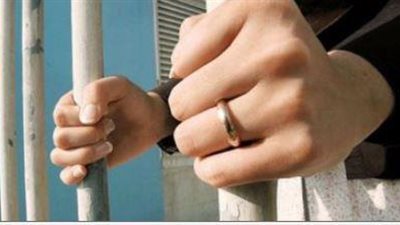 ربه منزل تتهم معلمة بتشويه وجه ابنتها في الجيزة بماء مغلي