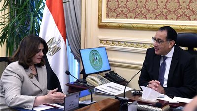 مدبولي يناقش مع وزيرة الهجرة عددًا من ملفات العمل