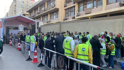 احتشاد كثيف للمواطنين أمام اللجان في اليوم الأول للانتخابات الرئاسية 2024 (صور)