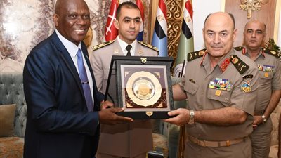 رئيس أركان حرب القوات المسلحة المصرية يلتقى نائب وزير الدفاع السيراليوني