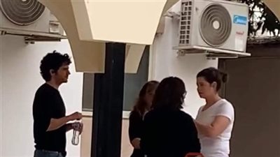 يسرا اللوزي تُشيّع جثمان والدتها بحضور نجوم الفن