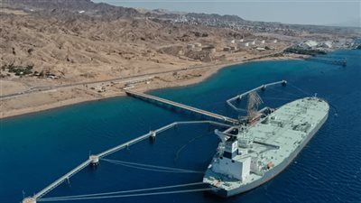 إعلام إسرائيلي: الحوثيون منعوا وصول سفن تحمل 14 ألف مركبة