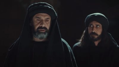 أزياء الحشاشين.. عامين ونصف للمزج بين الدولة الفاطمية والسلجوقية