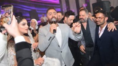 تامر حسني يُحيي حفل زفاف ابنة مصطفى كامل
