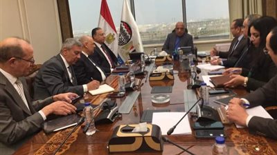 وزير قطاع الأعمال يوجه بالمتابعة الميدانية من قبل رؤساء الشركات القابضة لرفع معدلات التصدير