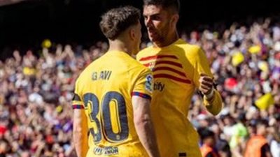 برشلونة يقترب من استعادة اللقب بعد فوز مهم على الروخي بلانكوس