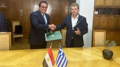 وزير الصحة يبحث مع نظيره اليوناني تفعيل التعاون في الملفات الصحية