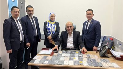 احباط محاولة تهريب 51 جهاز آيفون بمطار القاهرة الدولي (صور)
