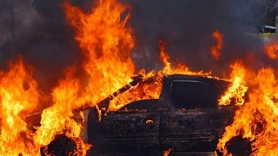 كثافات مرورية جراء اشتعال النيران بسيارة فى العمرانية