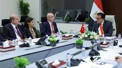 وزير الصحة يستقبل وفد الجمعية التركية لزراعة الأعضاء