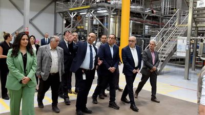 مدبولي يتفقد مصنع لوريال - القاهرة المتخصص فى إنتاج مستحضرات التجميل