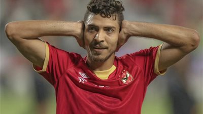 تحامل وإصرار.. شريف يلعب بـ