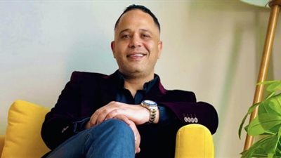 مواقع التواصل الاجتماعي تمتلئ بصور لمصطفى درويش.. ونجوم الفن 