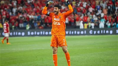 حقيقة أم شائعة.. خلاف الشناوي مع إدارة الأهلي لتجديد عقده