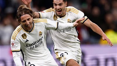 ريال مدريد يسحق فياريال برباعية ويعود للصدارة
