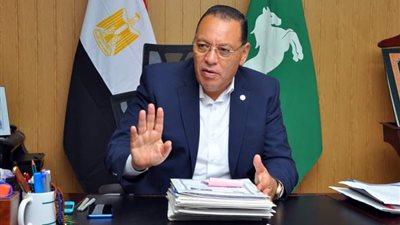 غراب يُتابع أعمال نقل موقف سيارات الأجرة الجديد بمدينة القنايات