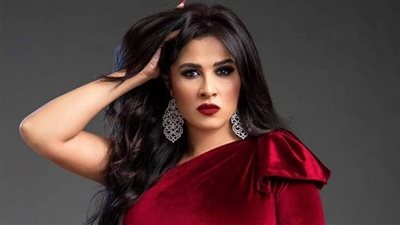 ياسمين عبدالعزيز تتألق مع عبد الباسط حمودة في إعلان 