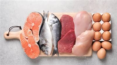 أسعار الدواجن واللحوم الحمراء والأسماك بالأسواق والمحال التجارية