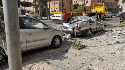انهيار بلكونة وراء تهشم سيارة فى فيصل
