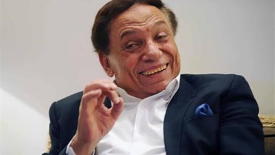 علي إدريس يُهدي الزعيم عادل إمام تهنئة في عيد ميلاده: أنت قيمة عظيمة للجميع