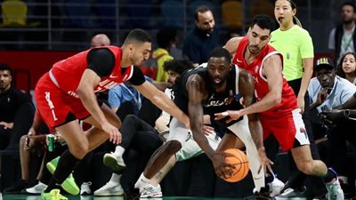 تألق لاعبو الأهلي في الربع الثالث يقودهم للفوز على سلاك في BAL