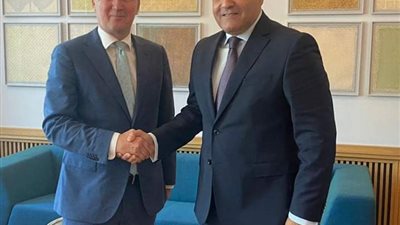 سفير جمهورية مصر العربية لدى مملكة هولندا يلتقي وزير الهجرة الهولندي لبحث فرص التعاون