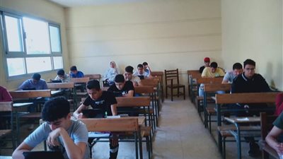 تعليم نجع حمادي : 3132 طالبا بالصف الأول الثانوي يؤدون امتحان اللغة العربية دون شكاوي