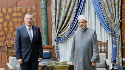 شيخ الأزهر يستقبل رئيس المحكمة الدستورية بمقر مشيخة الأزهر 