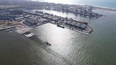 كيف يساعد مشروع محطة الصب الجاف بميناء الدخيلة في عجلة التنمية؟