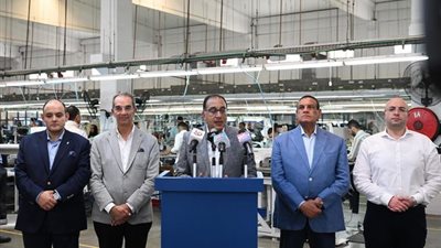 مدبولي: لا يمر أسبوع إلا ويتم زيارة مصانع للقطاع الخاص