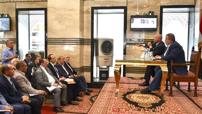 وزير النقل يشدد على أهمية النظافة في جميع محطات السكة الحديد