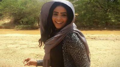 أصيبت بالشظايا.. وفاة الفنانة السودانية شادن حسين
