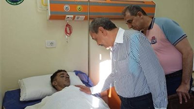 محافظ الإسماعيلية يطمئن على حالة المصابين بحريق مديرية أمن الإسماعيلية