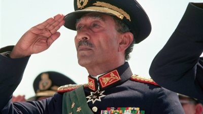 رجل الحرب والسلام.. قناة dmc تكشف محطات في حياة السادات 