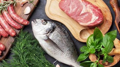 إستقرار أسعار الدواجن والأسماك واللحوم الحمراء بالأسواق والمحال التجارية