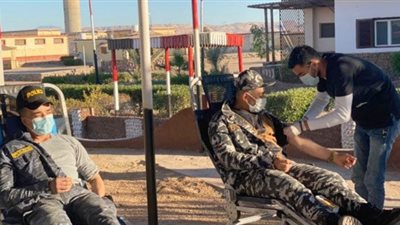 حملة للتبرع بالدم يقودها رجال الشرطة فى المنوفية