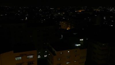 طوفان الأقصي.. غزة تغرق في ظلام دامس بعد تعطيل الاحتلال خطوط الكهرباء